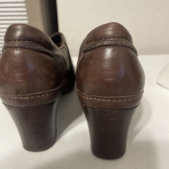 WOMENS CLARKS ARTISAN SLIP ON LEATHER BROWN SHOES SIZE 7 1/2 Heel 2.5” - Picture 10 of 11